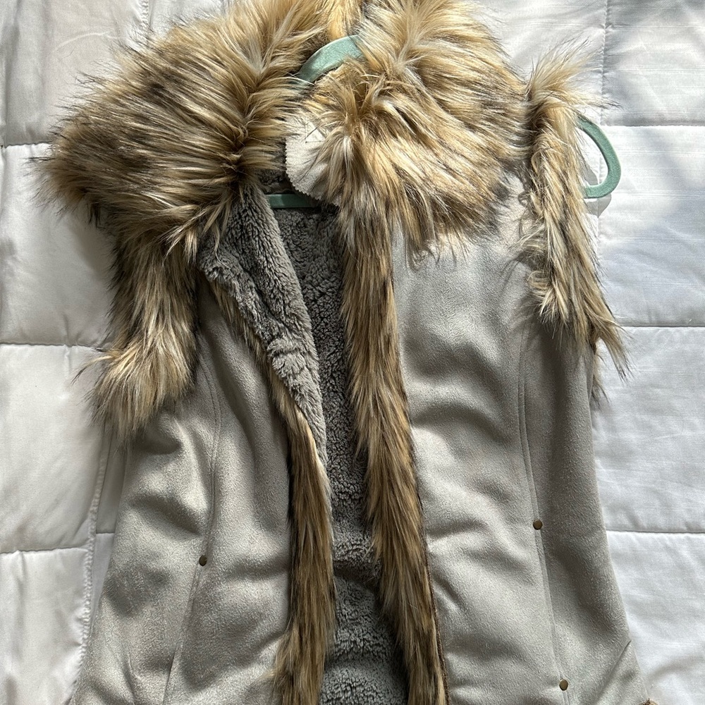Women’s faux fur vest